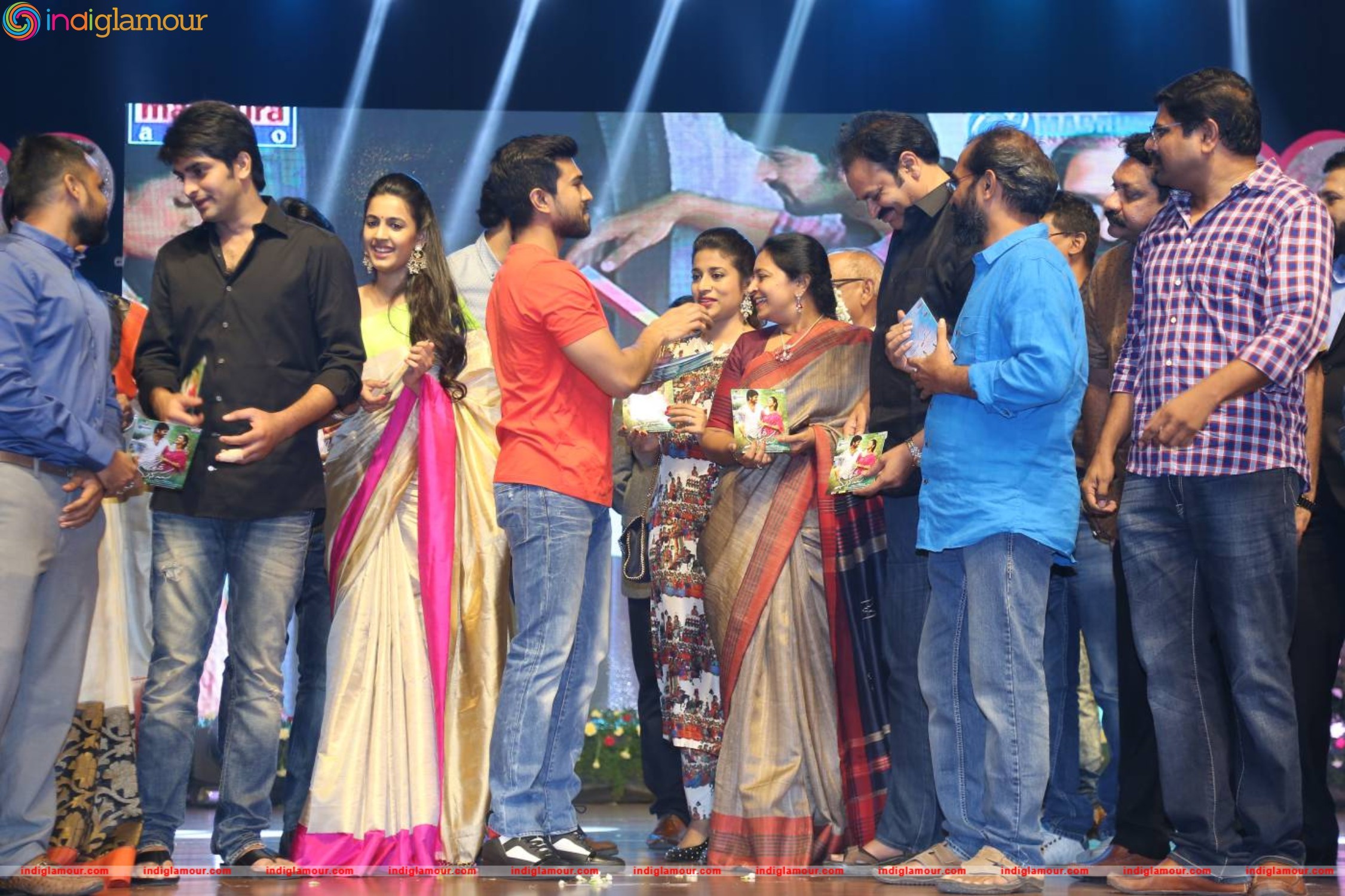 Oka Manasu Audio Launch Event hd photo