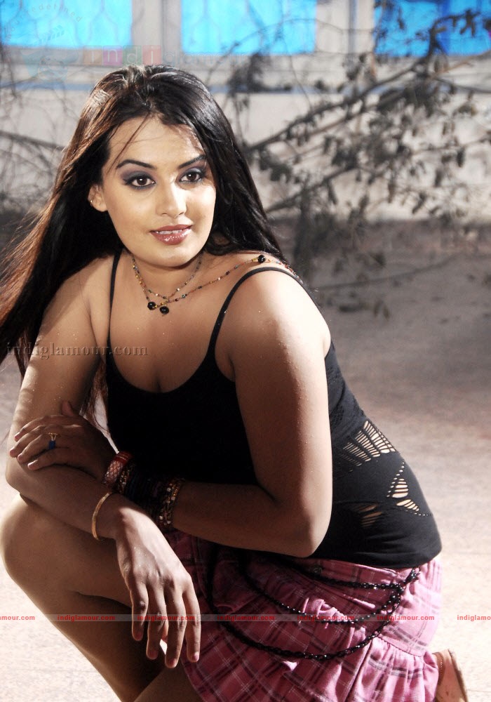 Roop Kaur Actress hd photo
