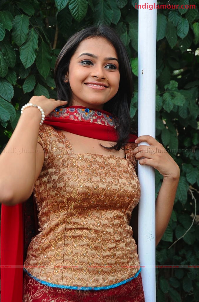Hrudi Actress hd photo