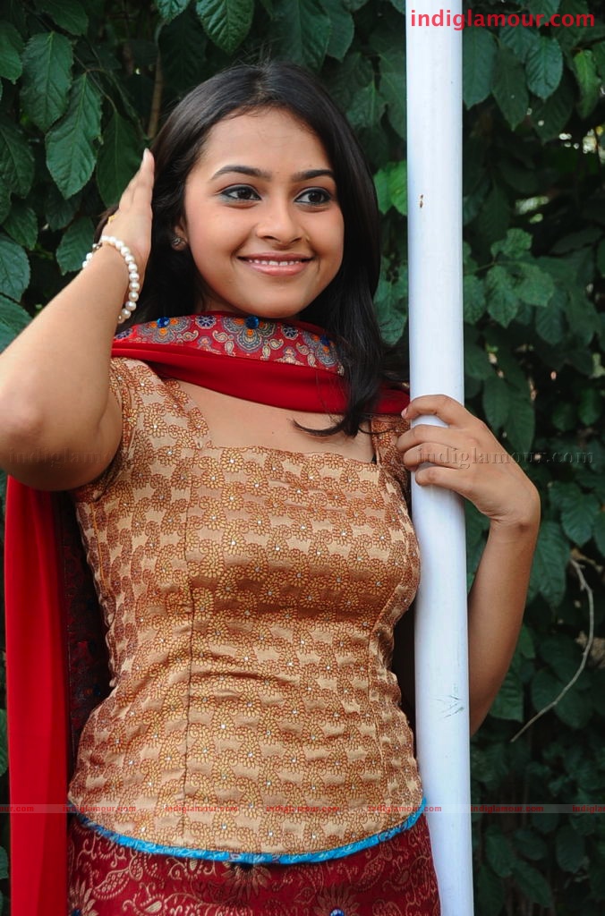 Hrudi Actress hd photo