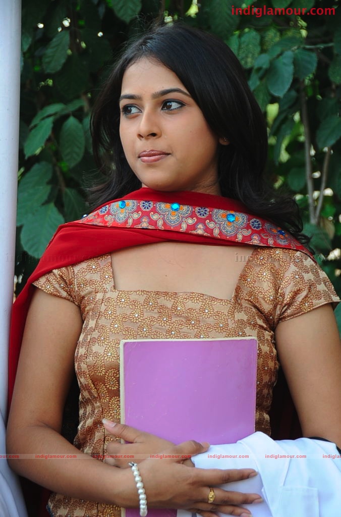 Hrudi Actress hd photo
