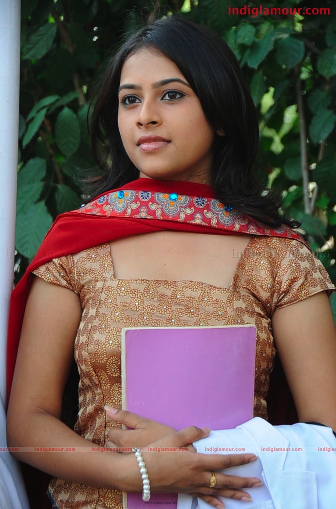 Hrudi Actress hd photo