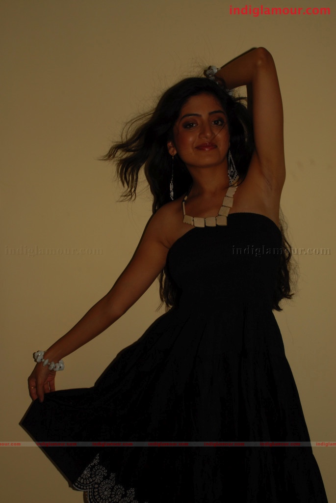 Poonam Kaur Actress hd photo