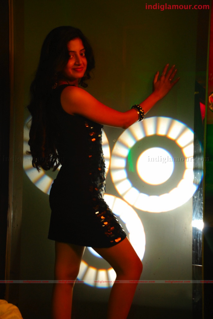 Poonam Kaur Actress hd photo