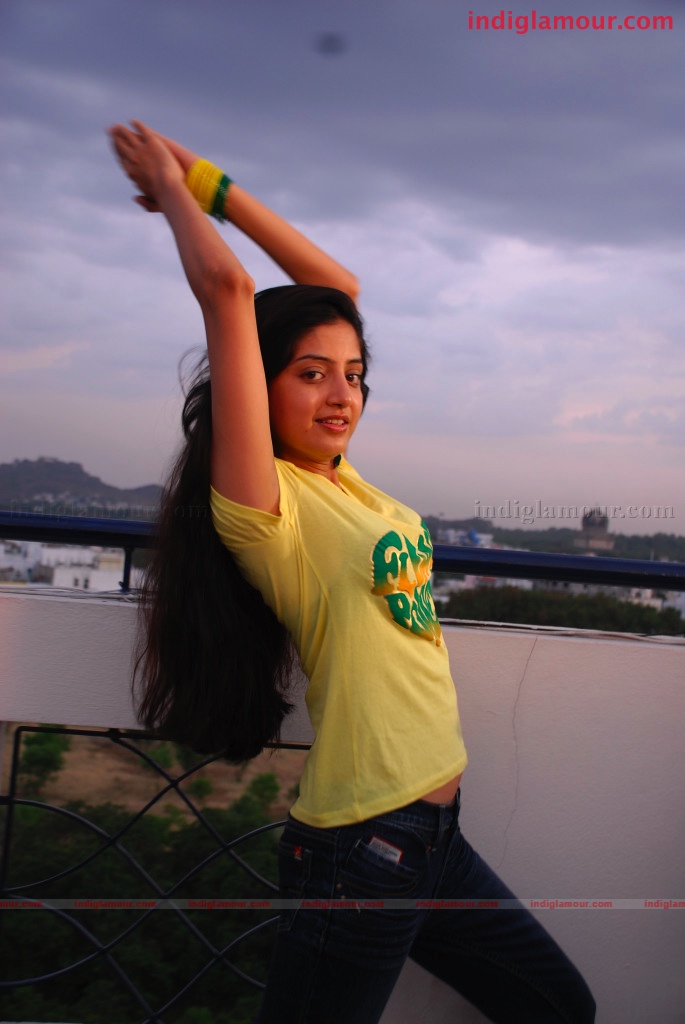 Poonam Kaur Actress hd photo