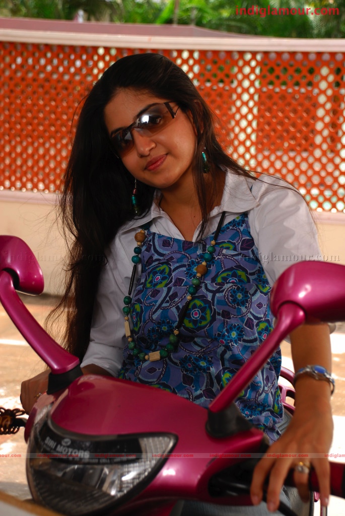 Poonam Kaur Actress hd photo