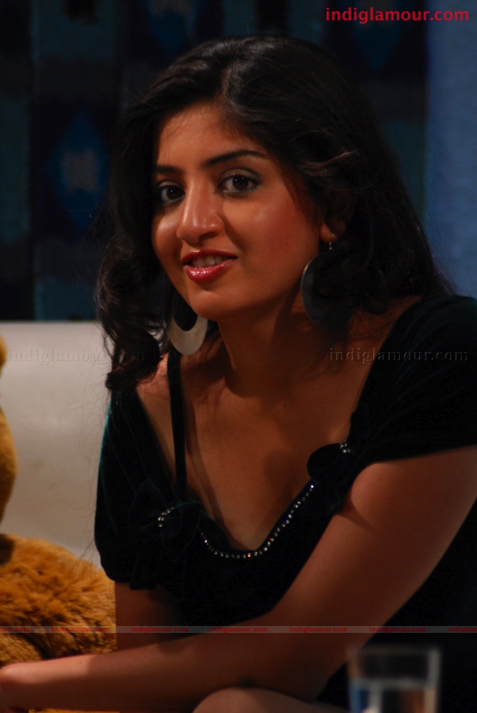 Poonam Kaur Actress hd photo