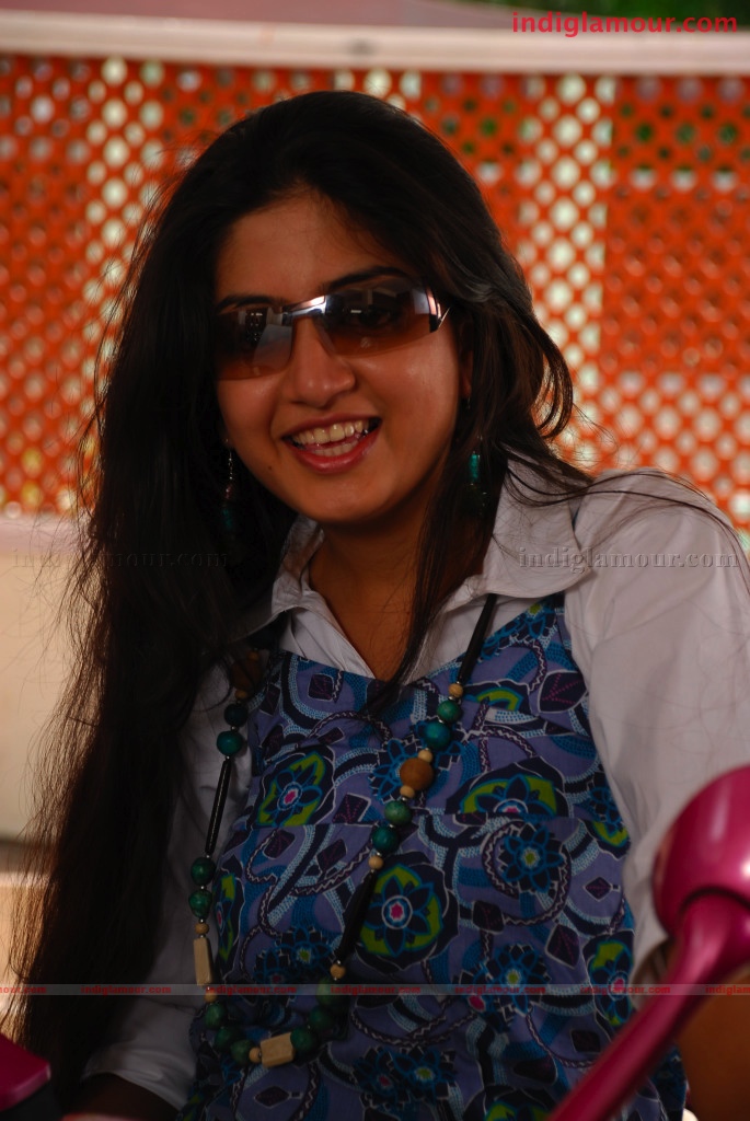 Poonam Kaur Actress hd photo