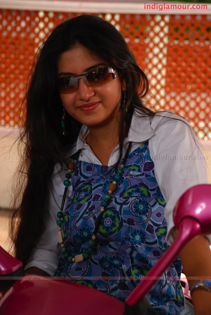 Poonam Kaur Actress hd photo