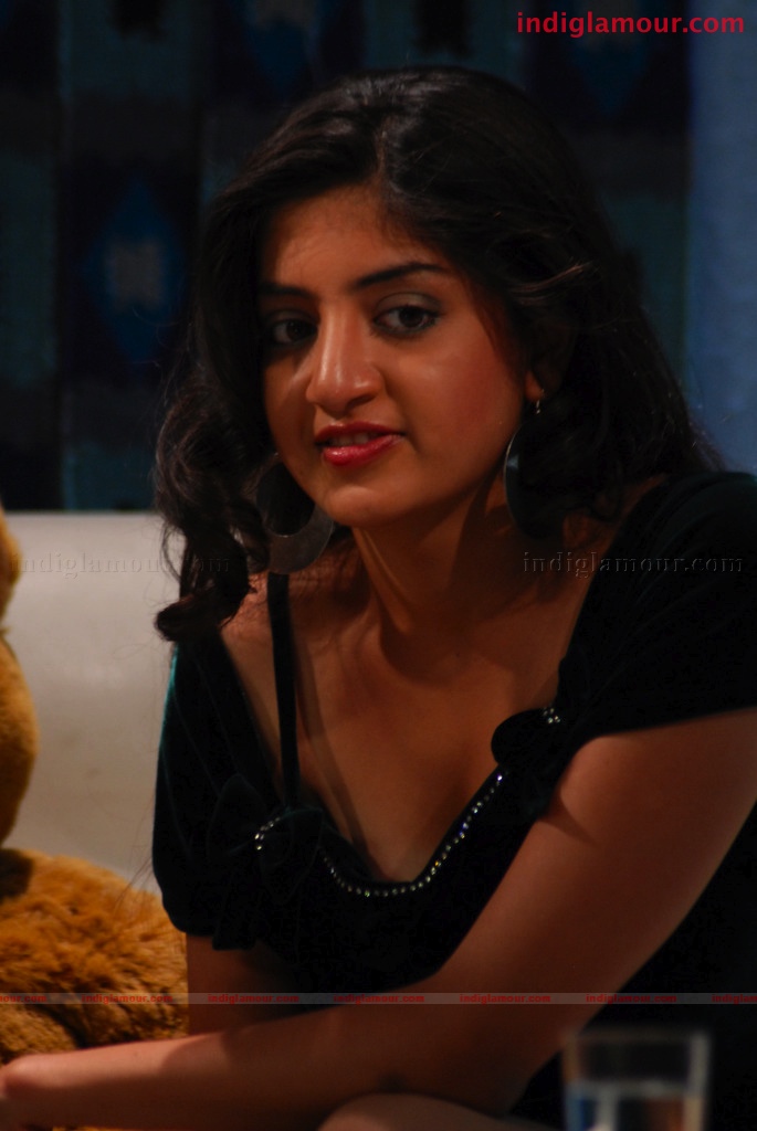 Poonam Kaur Actress hd photo