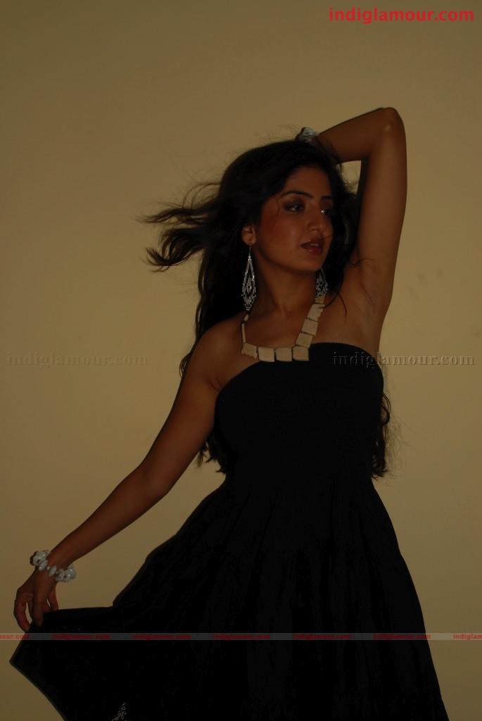 Poonam Kaur Actress hd photo