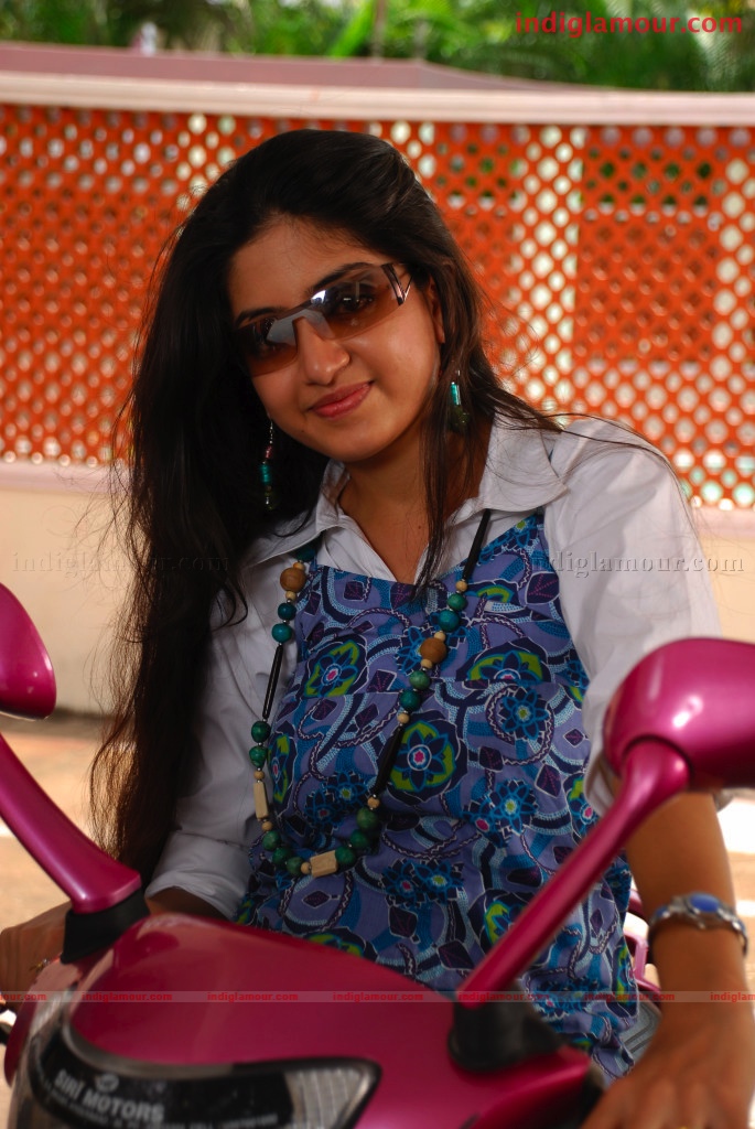 Poonam Kaur Actress hd photo