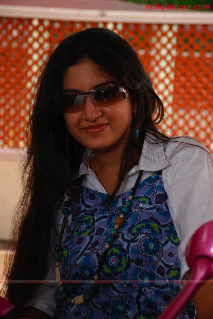 Poonam Kaur Actress hd photo