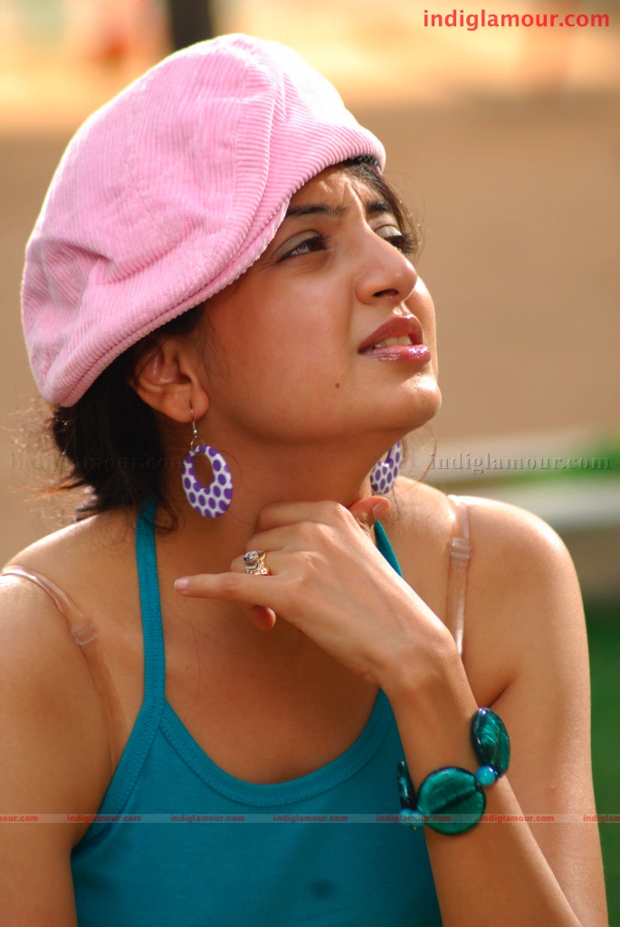 Poonam Kaur Actress hd photo
