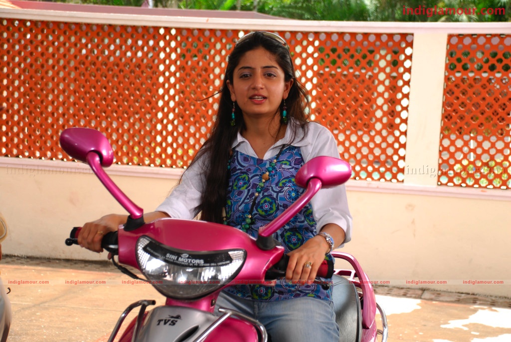 Poonam Kaur Actress hd photo