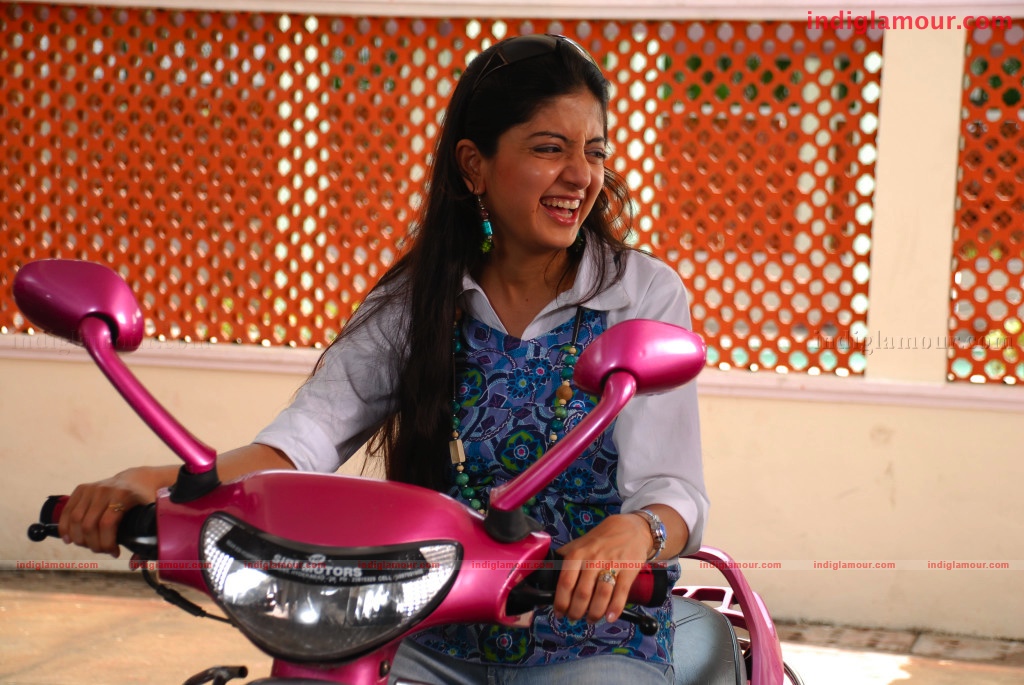 Poonam Kaur Actress hd photo
