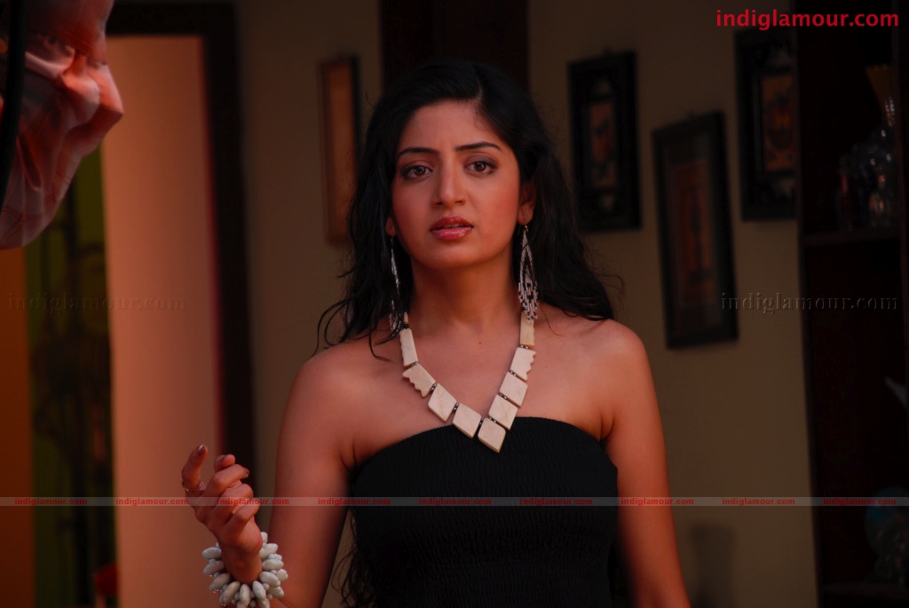 Poonam Kaur Actress hd photo