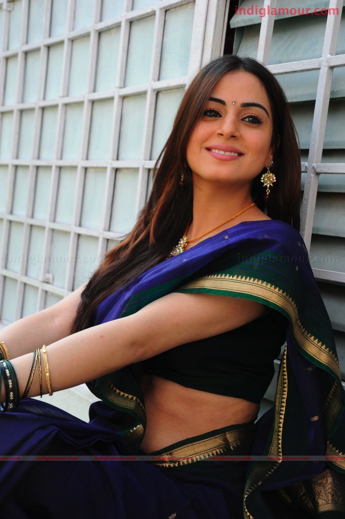 Shradha Arya Actress hd photo