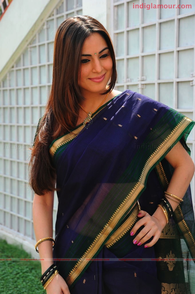 Shradha Arya Actress hd photo