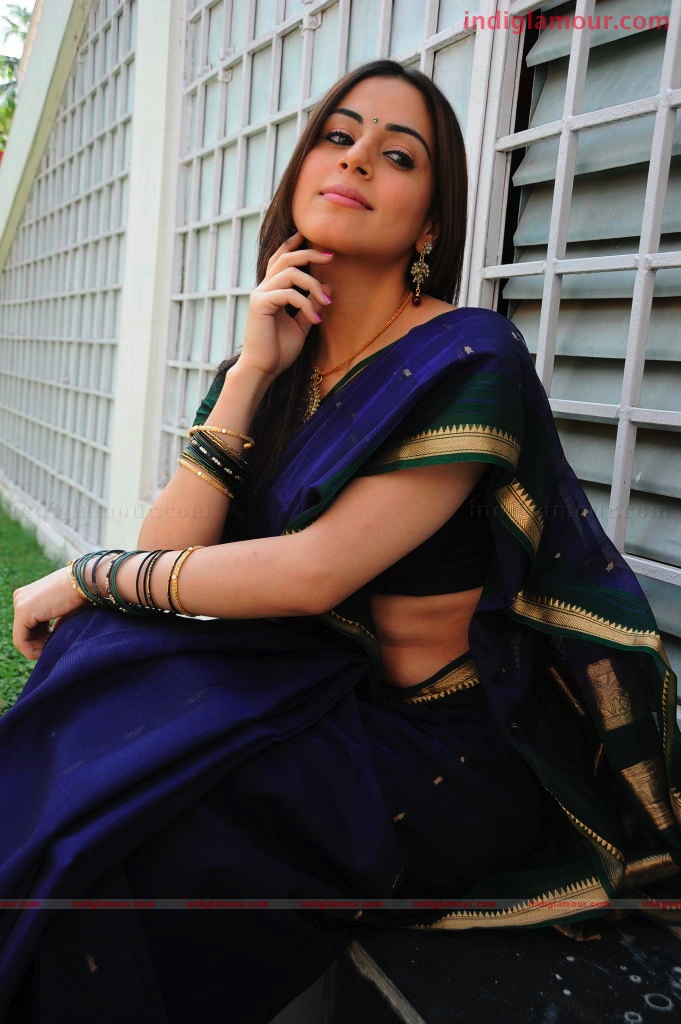 Shradha Arya Actress hd photo