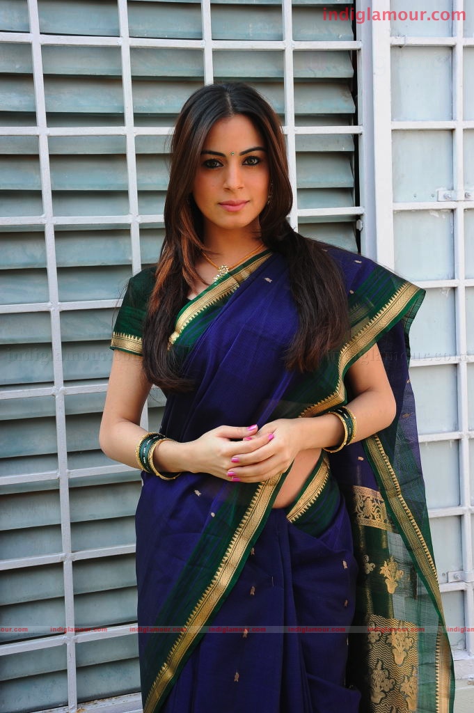 Shradha Arya Actress hd photo
