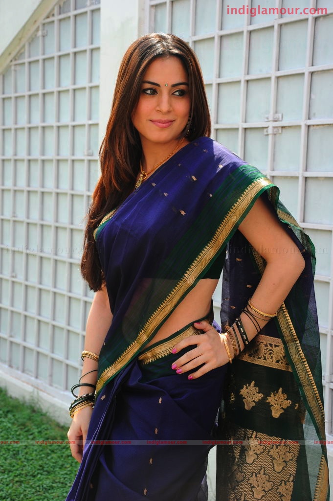Shradha Arya Actress hd photo