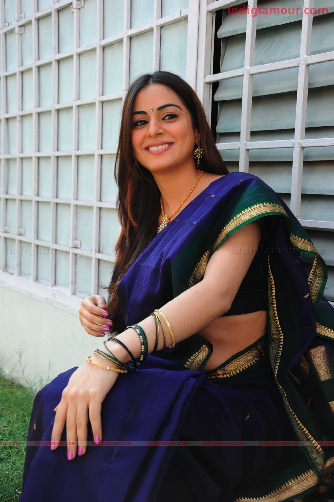 Shradha Arya Actress hd photo