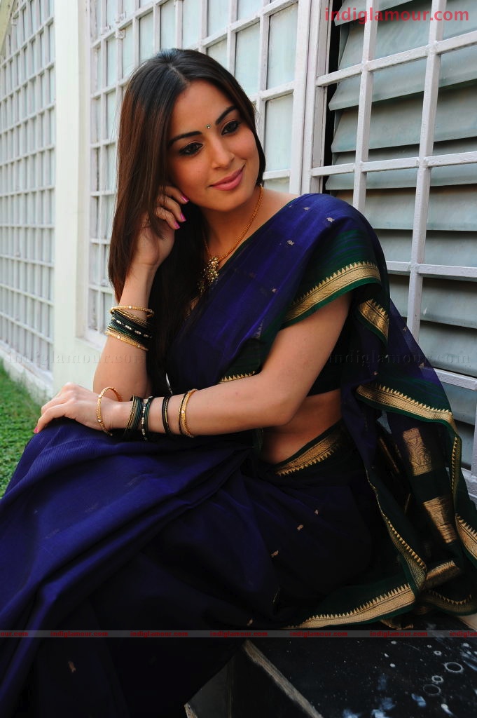 Shradha Arya Actress hd photo