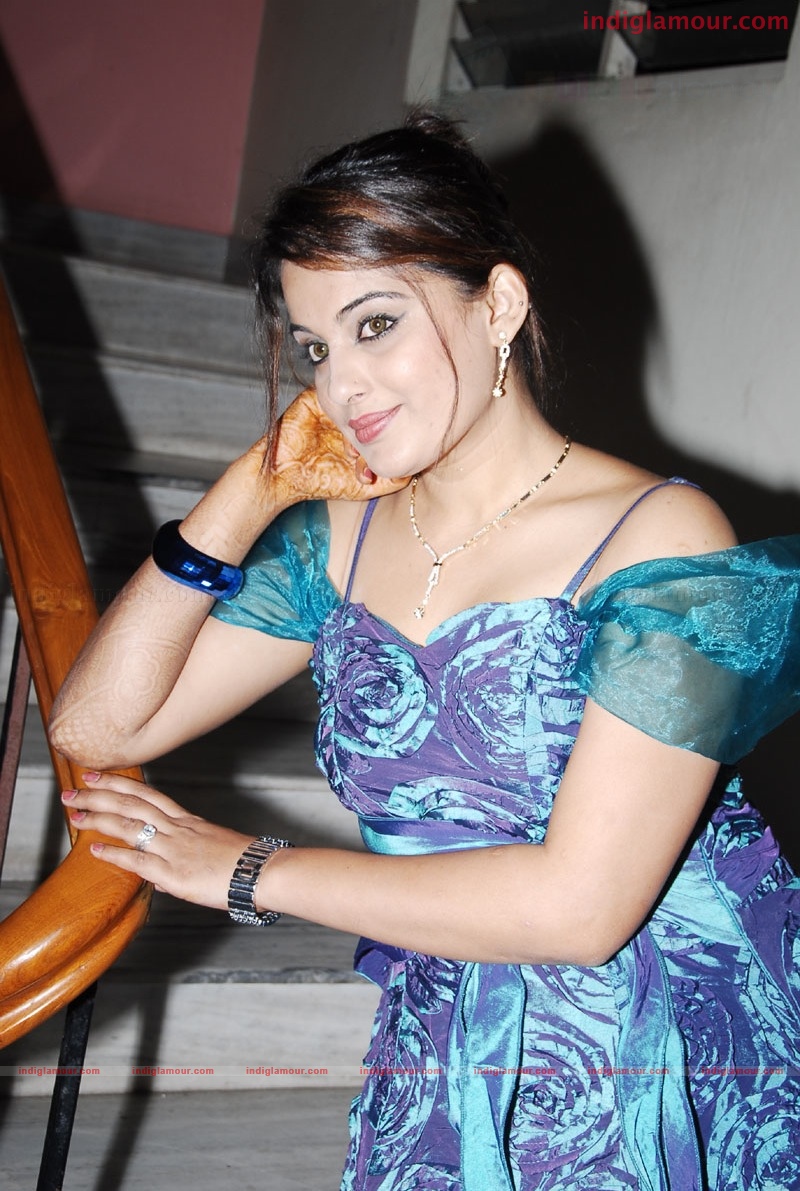 Roop Kaur Actress hd photo