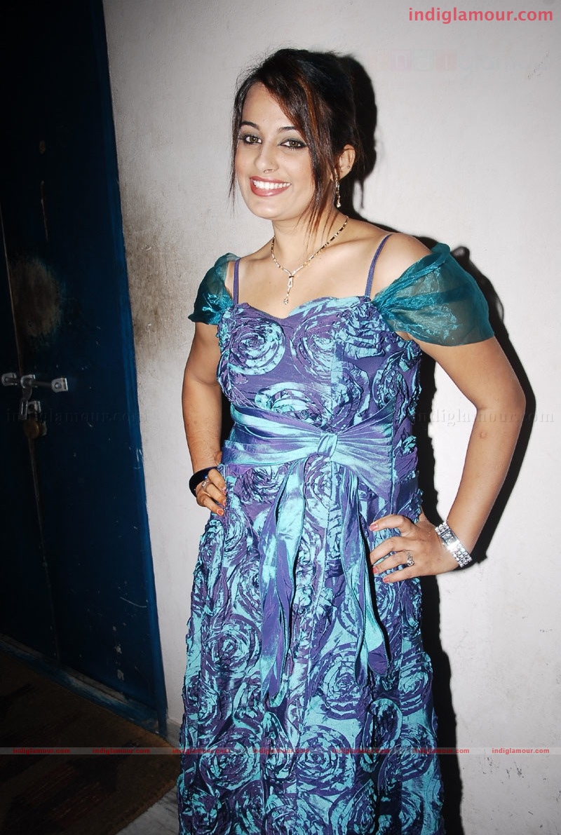 Roop Kaur Actress hd photo