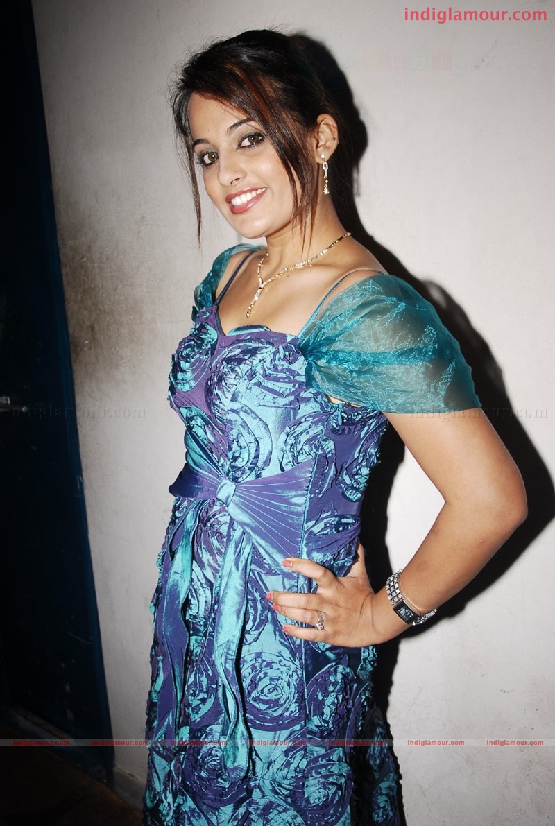 Roop Kaur Actress hd photo