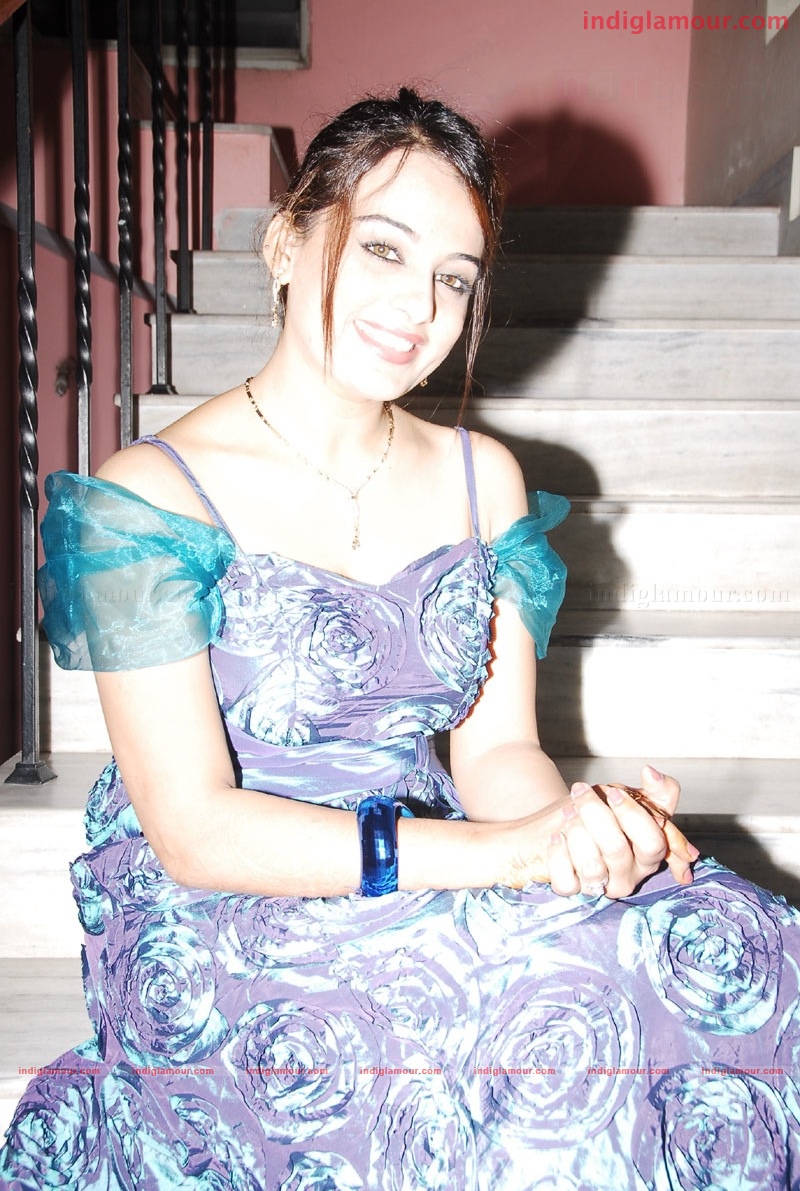 Roop Kaur Actress hd photo