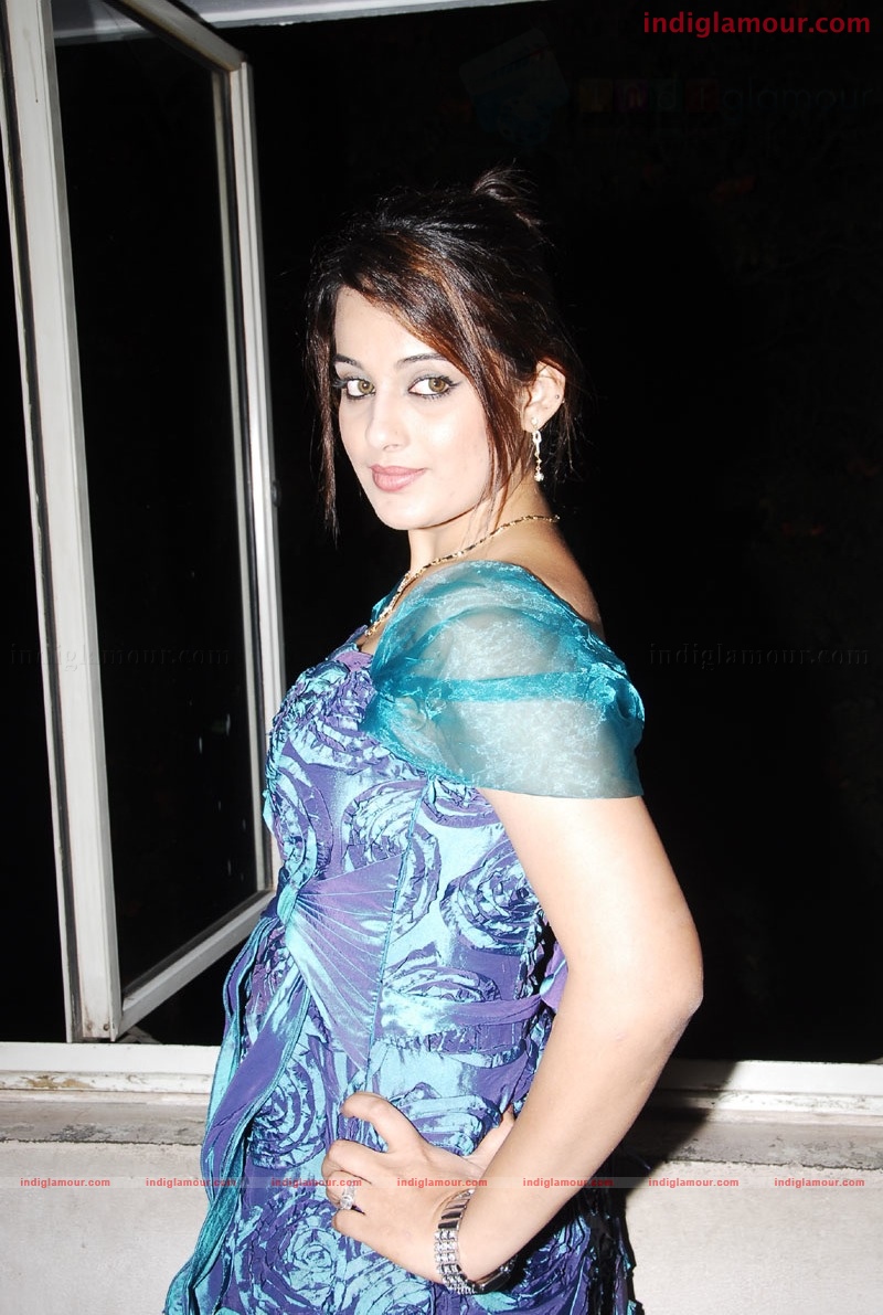 Roop Kaur Actress hd photo