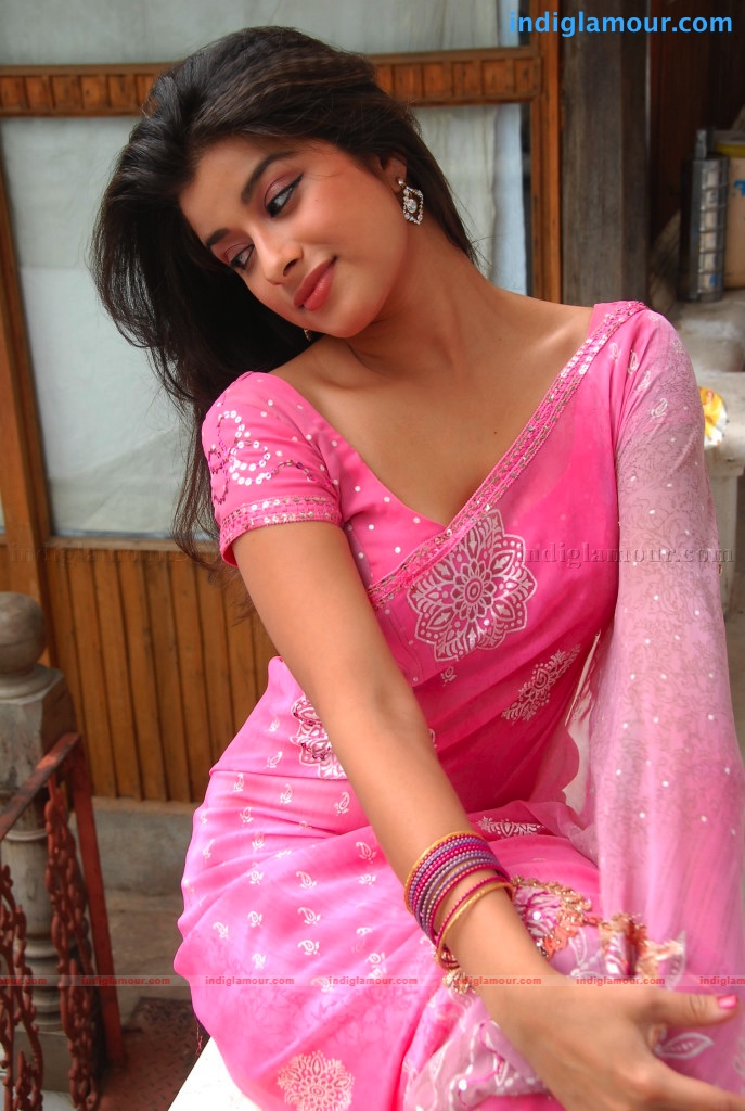 Madhurima in Pink Actress hd photo