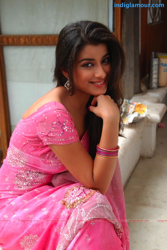 Madhurima in Pink Actress hd photo