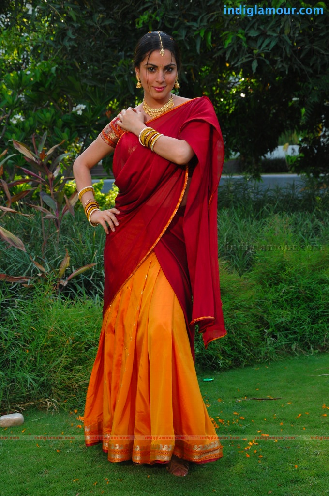Shradha Arya Actress hd photo