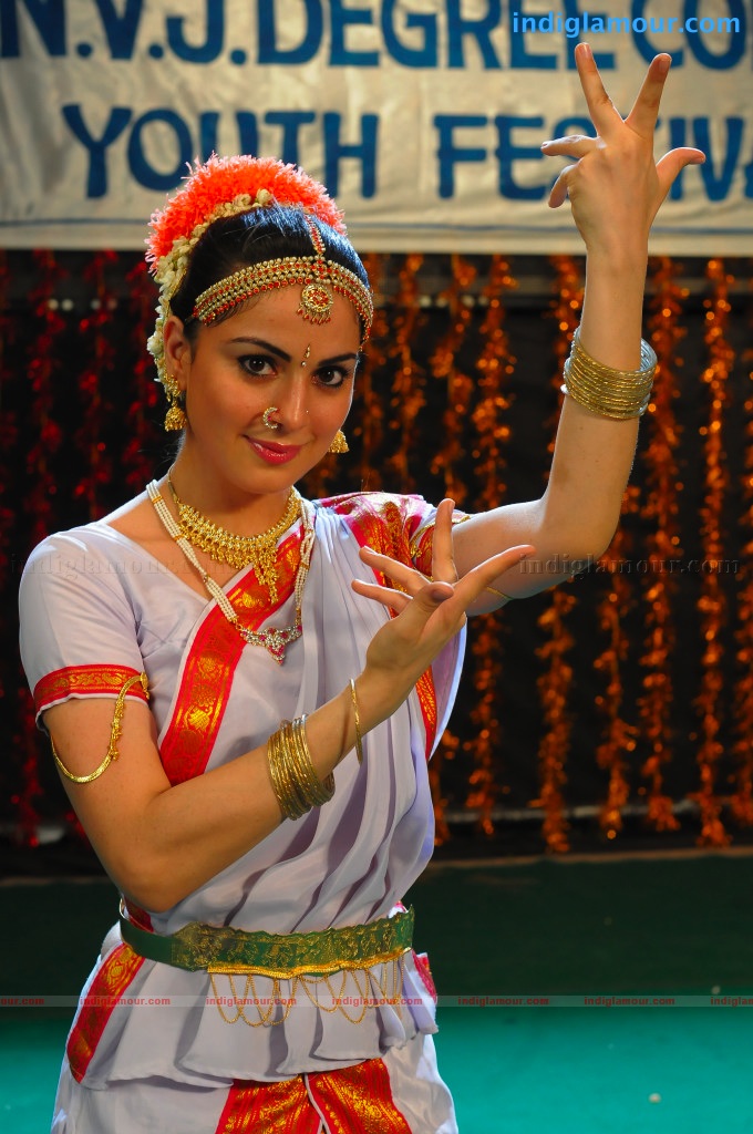 Shradha Arya Actress hd photo