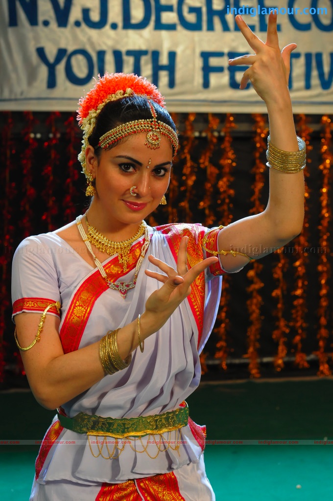 Shradha Arya Actress hd photo