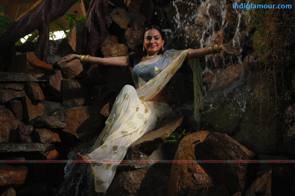 Shradha Arya Actress hd photo