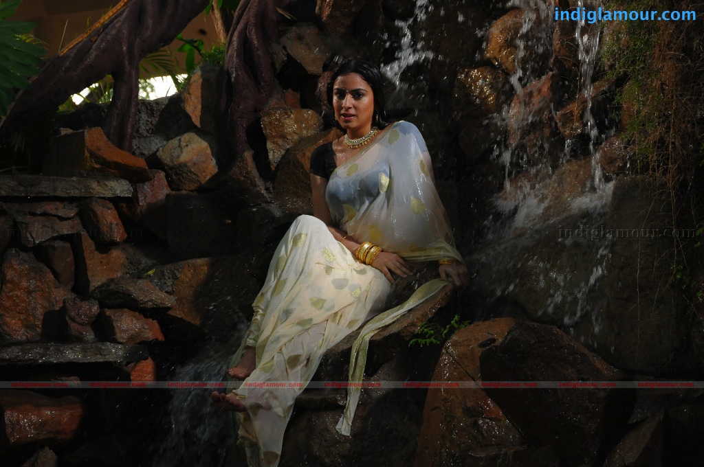 Shradha Arya Actress hd photo