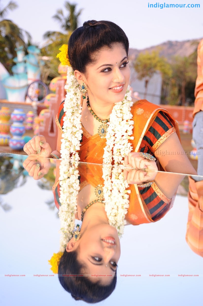 Tapsee Actress hd photo
