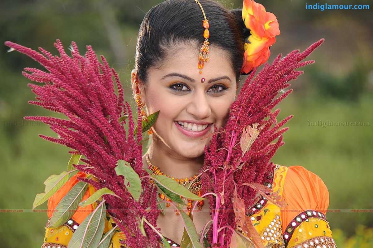 Tapsee Actress hd photo