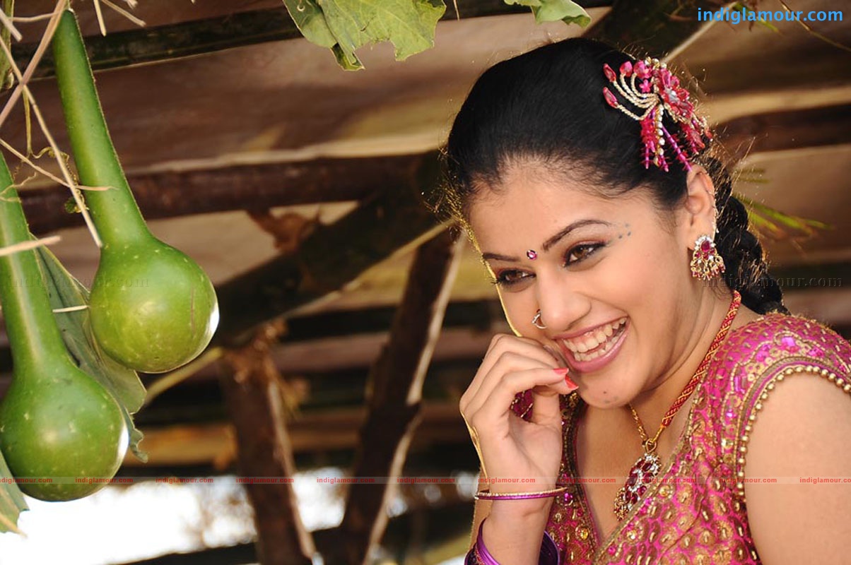 Tapsee Actress hd photo