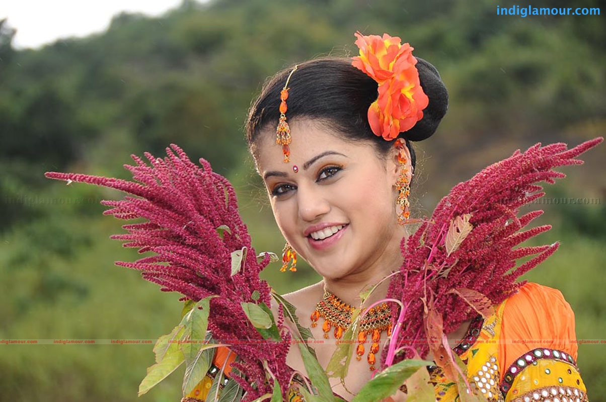 Tapsee Actress hd photo