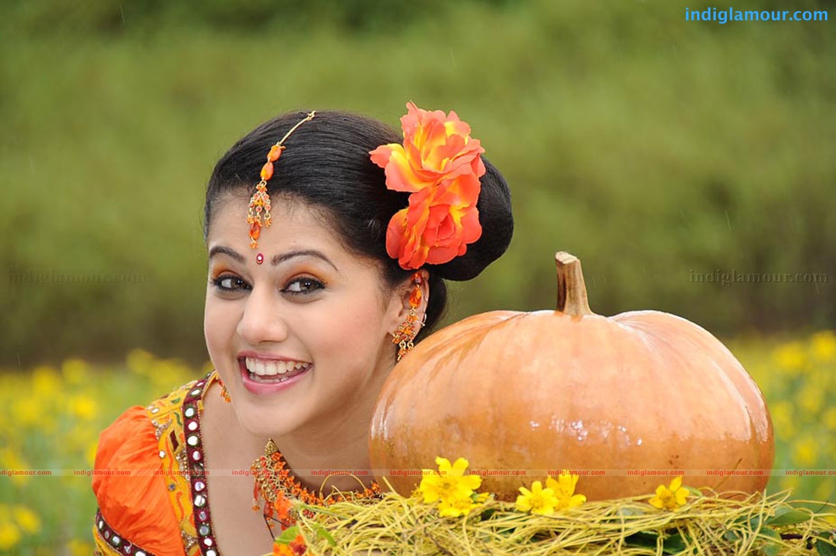 Tapsee Actress hd photo