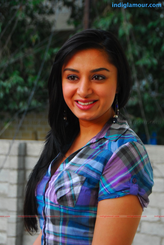 Deepika Parmar in Blue Actress hd photo