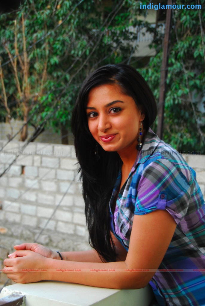 Deepika Parmar in Blue Actress hd photo