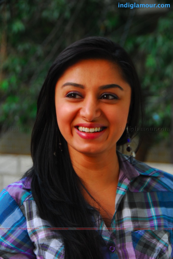 Deepika Parmar in Blue Actress hd photo