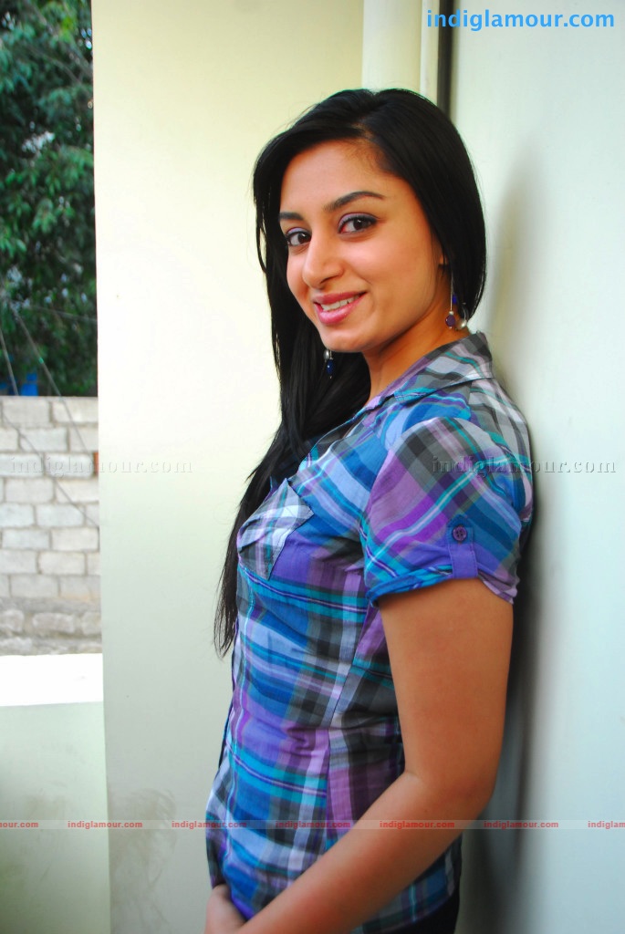 Deepika Parmar in Blue Actress hd photo