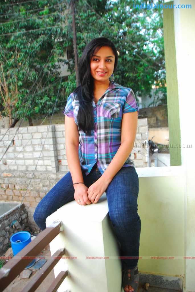 Deepika Parmar in Blue Actress hd photo